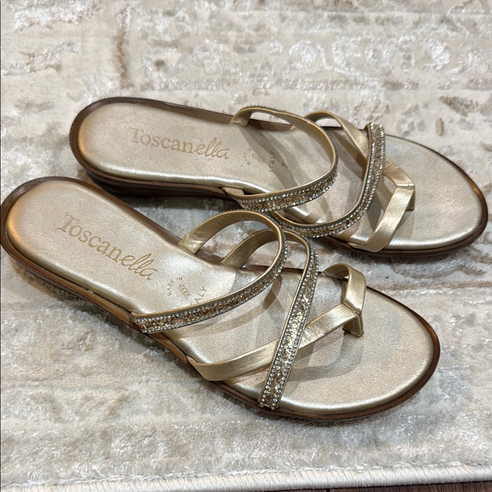 Gold Sandals with Metallic Straps and Flat Sole